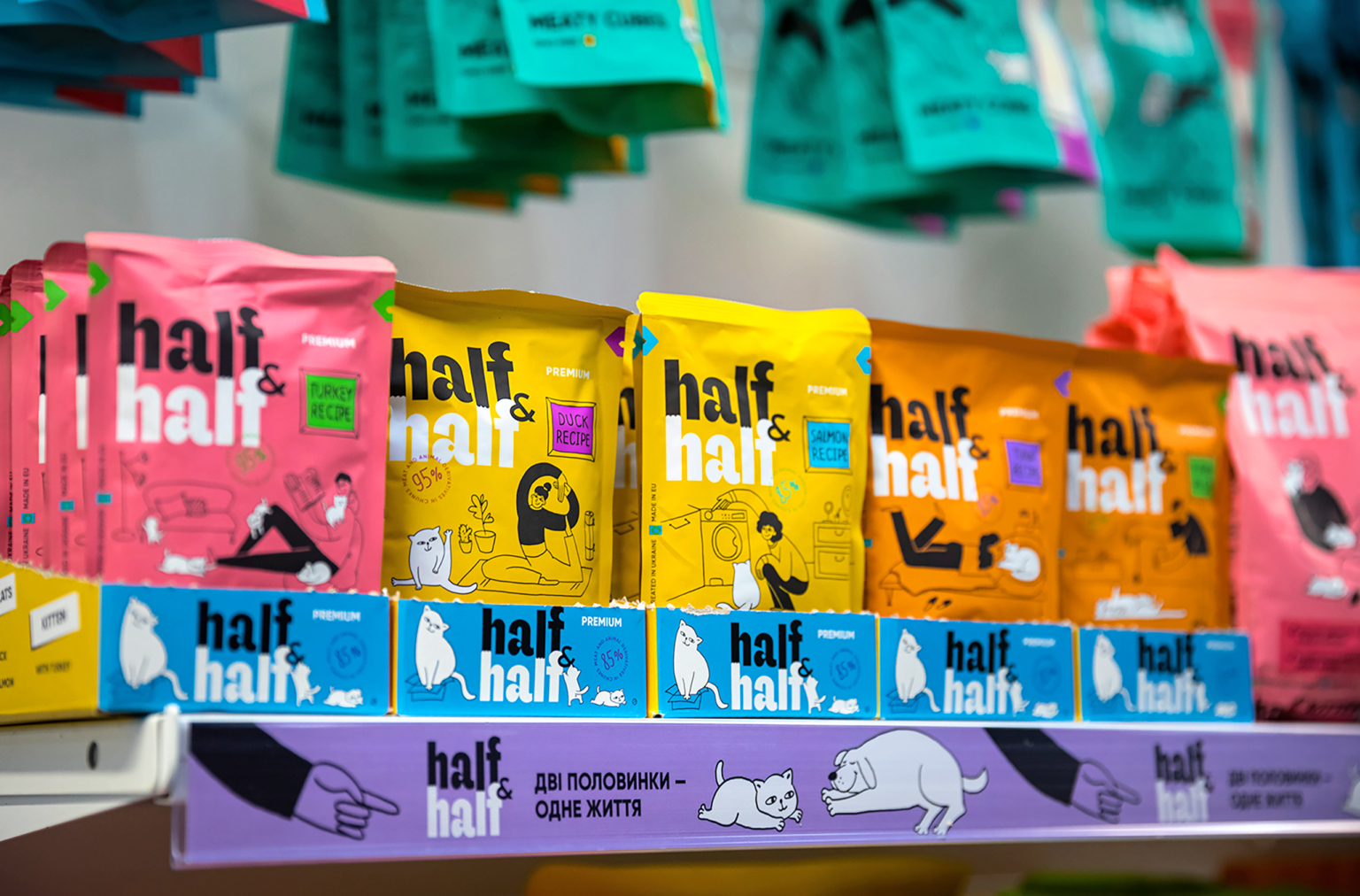 The union of paws-hands formed the basis of the logo of the Ukrainian brand of animal feed